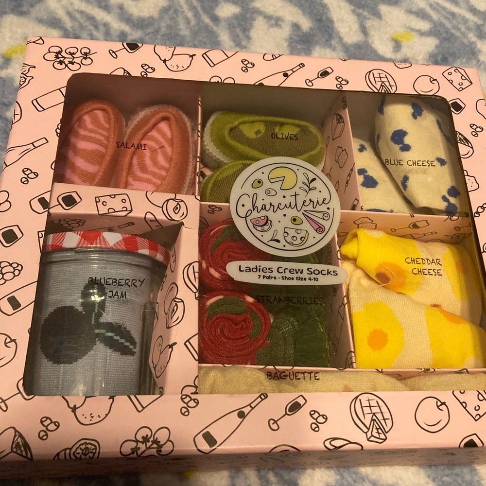 New in box!  Majesty Charcuterie, Ladies Crew Socks, 7 Pairs, Shoe Size 4-10.